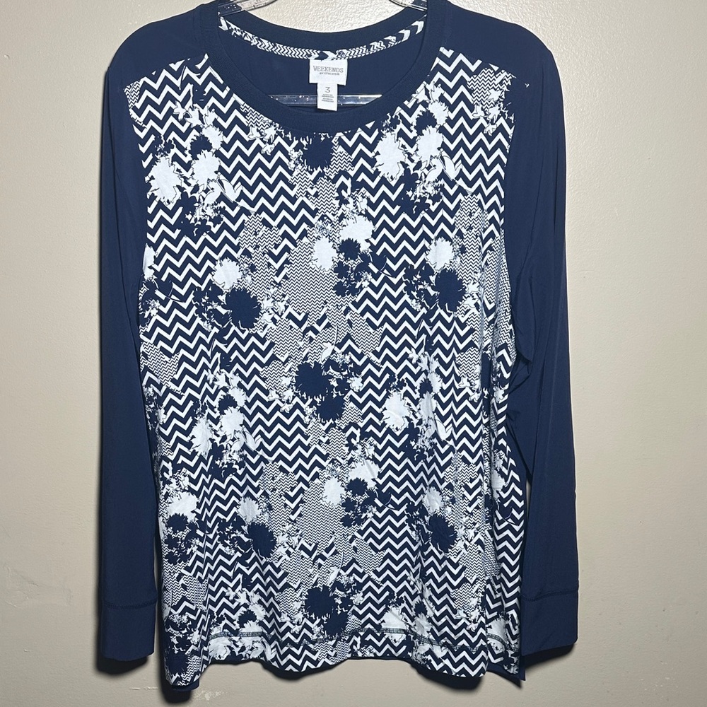 Chicos Weekends Size 3 Navy Floral Long‎ Sleeved Top